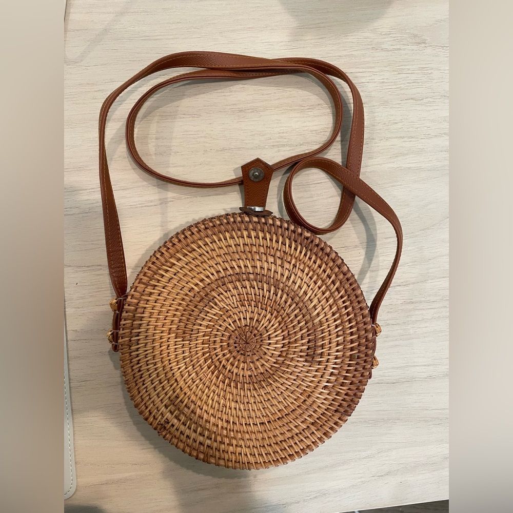Round Woven Straw Purse Leather Strap